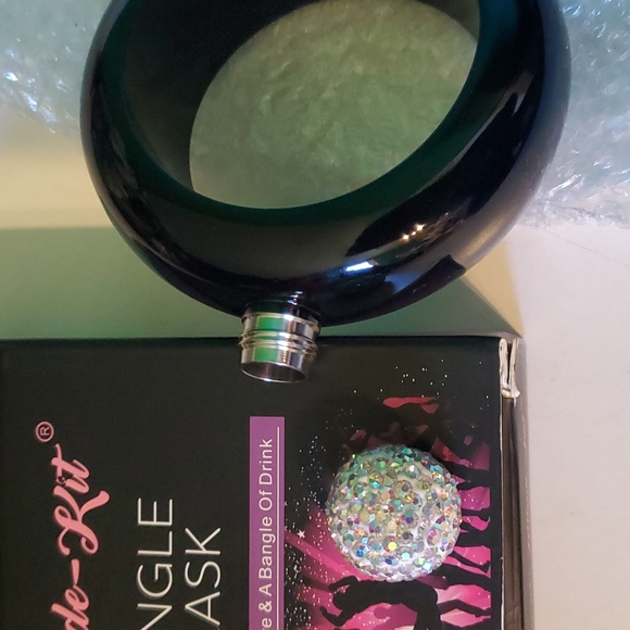 New Hillside kit black round bangle bracelet flask with rhinestone top - Picture 4 of 7